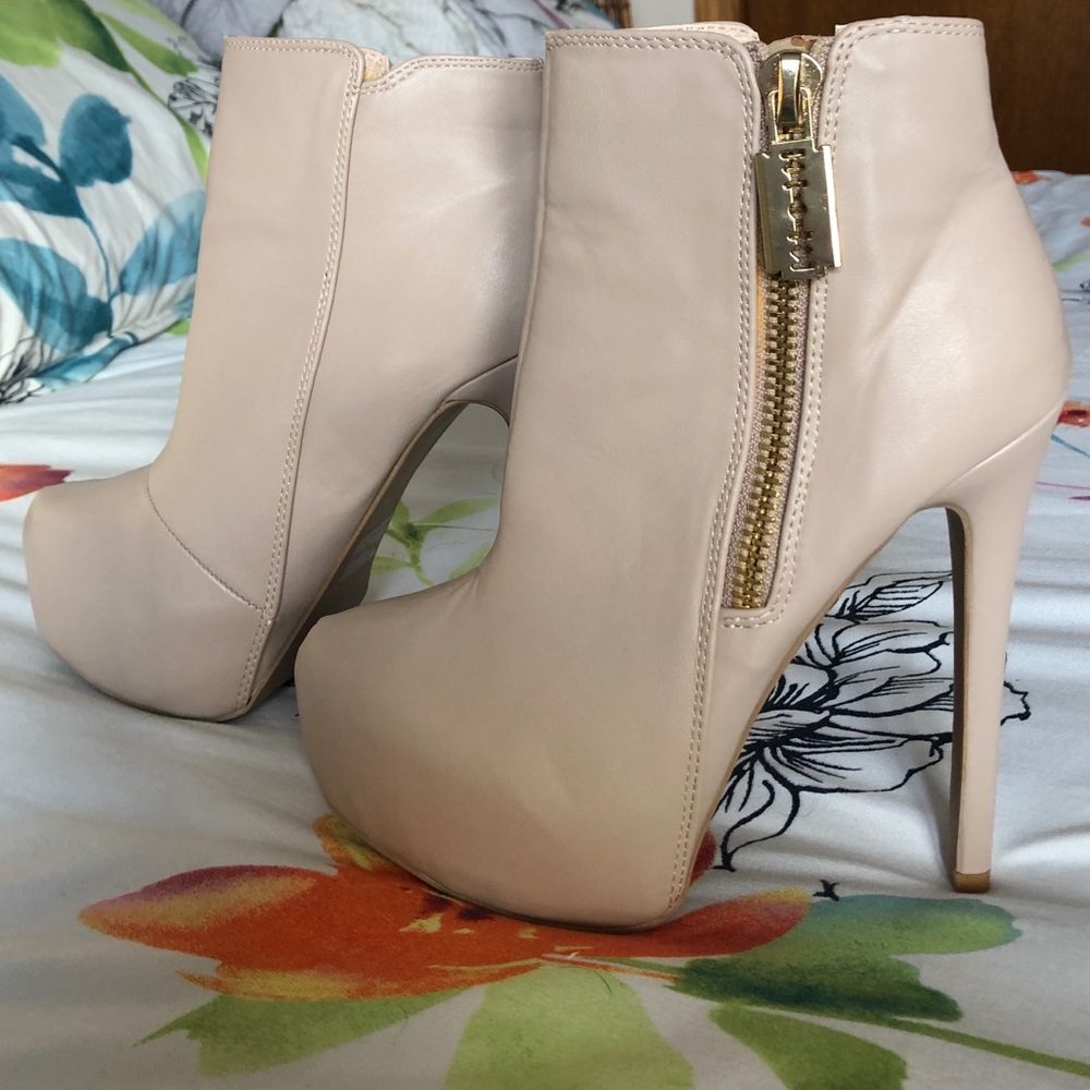 Qupid cream booties